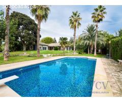 Exclusiva Villa de Lujo en Alicante Golf: Confort, Espacios Inigualables y
