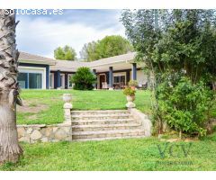 Exclusiva Villa de Lujo en Alicante Golf: Confort, Espacios Inigualables y