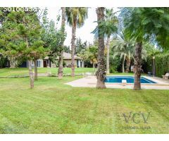 Exclusiva Villa de Lujo en Alicante Golf: Confort, Espacios Inigualables y