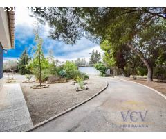 Exclusiva Villa de Lujo en Alicante Golf: Confort, Espacios Inigualables y