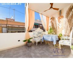 Ático Exclusivo Reformado con Estilo en el Corazón de Alicante