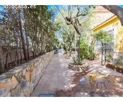 Espectacular Vivienda Independiente con Gran Parcela y Amplias Posibilidades en