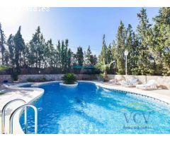 Espectacular Vivienda Independiente con Gran Parcela y Amplias Posibilidades en