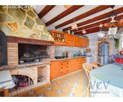 Espectacular Vivienda Independiente con Gran Parcela y Amplias Posibilidades en