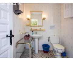 Espectacular Vivienda Independiente con Gran Parcela y Amplias Posibilidades en