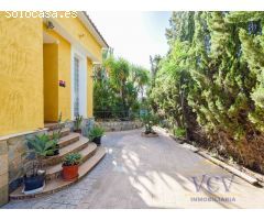 Espectacular Vivienda Independiente con Gran Parcela y Amplias Posibilidades en