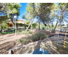 Espectacular Vivienda Independiente con Gran Parcela y Amplias Posibilidades en