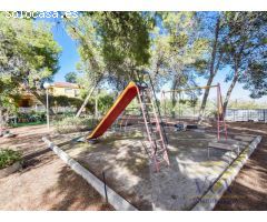 Espectacular Vivienda Independiente con Gran Parcela y Amplias Posibilidades en