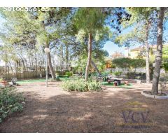 Espectacular Vivienda Independiente con Gran Parcela y Amplias Posibilidades en