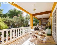 Espectacular Vivienda Independiente con Gran Parcela y Amplias Posibilidades en
