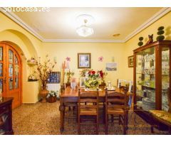 Espectacular Vivienda Independiente con Gran Parcela y Amplias Posibilidades en