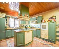 Espectacular Vivienda Independiente con Gran Parcela y Amplias Posibilidades en