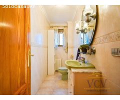Espectacular Vivienda Independiente con Gran Parcela y Amplias Posibilidades en