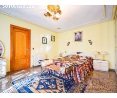 Espectacular Vivienda Independiente con Gran Parcela y Amplias Posibilidades en