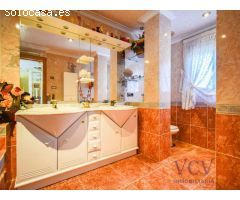 Espectacular Vivienda Independiente con Gran Parcela y Amplias Posibilidades en