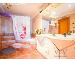 Espectacular Vivienda Independiente con Gran Parcela y Amplias Posibilidades en