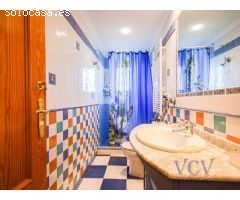 Espectacular Vivienda Independiente con Gran Parcela y Amplias Posibilidades en