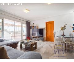 Vive la Exclusividad: Piso de Ensueño con Terraza, Vistas al Mar y Urbanización