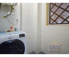 Vive la Exclusividad: Piso de Ensueño con Terraza, Vistas al Mar y Urbanización