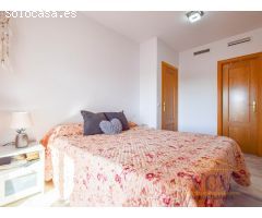 Vive la Exclusividad: Piso de Ensueño con Terraza, Vistas al Mar y Urbanización