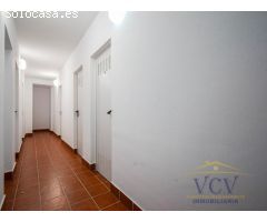 Vive la Exclusividad: Piso de Ensueño con Terraza, Vistas al Mar y Urbanización