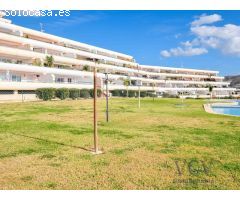 Vive la Exclusividad: Piso de Ensueño con Terraza, Vistas al Mar y Urbanización