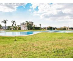 Vive la Exclusividad: Piso de Ensueño con Terraza, Vistas al Mar y Urbanización