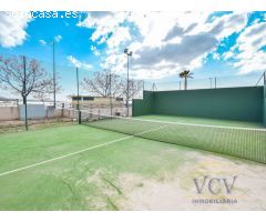 Vive la Exclusividad: Piso de Ensueño con Terraza, Vistas al Mar y Urbanización