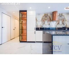 Exclusividad y Diseño con Vistas al Mar: Piso de Lujo Reformado