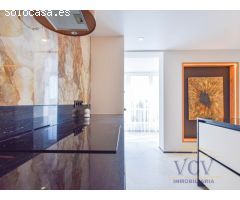 Exclusividad y Diseño con Vistas al Mar: Piso de Lujo Reformado