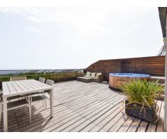¡Vive en el cielo de Alicante: ático de ensueño con vistas panorámicas y jacuzzi