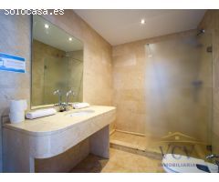 ¡Vive en el cielo de Alicante: ático de ensueño con vistas panorámicas y jacuzzi