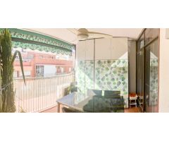 Ático Exclusivo en el Corazón de Alicante: Luz, Comodidad y una Terraza de