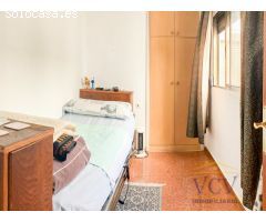 Ático Exclusivo en el Corazón de Alicante: Luz, Comodidad y una Terraza de