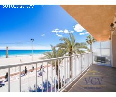 Vistas Incomparables al Mar en Primera Línea: Vivienda Reformada con Encanto en