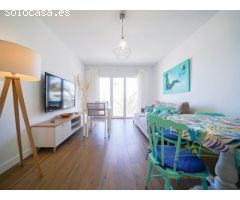 Vistas Incomparables al Mar en Primera Línea: Vivienda Reformada con Encanto en