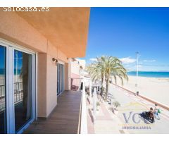 Vistas Incomparables al Mar en Primera Línea: Vivienda Reformada con Encanto en