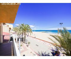 Vistas Incomparables al Mar en Primera Línea: Vivienda Reformada con Encanto en