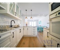 Vistas Incomparables al Mar en Primera Línea: Vivienda Reformada con Encanto en