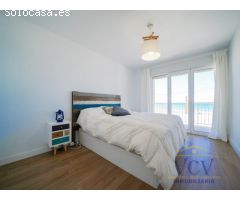 Vistas Incomparables al Mar en Primera Línea: Vivienda Reformada con Encanto en