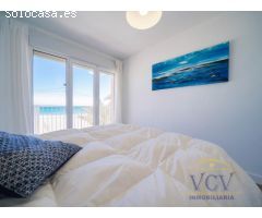Vistas Incomparables al Mar en Primera Línea: Vivienda Reformada con Encanto en