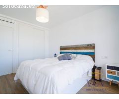 Vistas Incomparables al Mar en Primera Línea: Vivienda Reformada con Encanto en