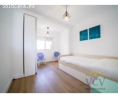 Vistas Incomparables al Mar en Primera Línea: Vivienda Reformada con Encanto en