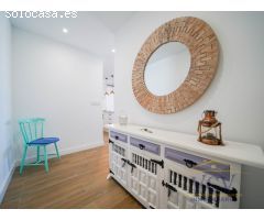 Vistas Incomparables al Mar en Primera Línea: Vivienda Reformada con Encanto en