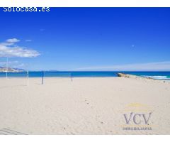 Vistas Incomparables al Mar en Primera Línea: Vivienda Reformada con Encanto en