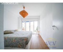 Apartamento con Terraza y Vistas al Mar a Solo 2 Minutos de la Playa - ¡Una Joya