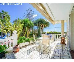 Exclusivo Chalet con Encanto Mediterráneo, Piscina Privada y Patio Andaluz en