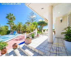 Exclusivo Chalet con Encanto Mediterráneo, Piscina Privada y Patio Andaluz en