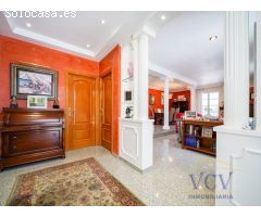Exclusivo Chalet con Encanto Mediterráneo, Piscina Privada y Patio Andaluz en