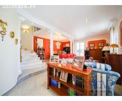 Exclusivo Chalet con Encanto Mediterráneo, Piscina Privada y Patio Andaluz en